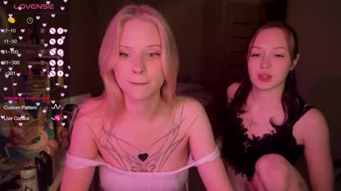 Snapshot of sweetieseva chatting on September 19, 2025, 6:30 pm Eva and Lisa online show from September 19, 2025, 6:30 pm