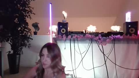 Snapshot of sweetjewlez chatting on November 14, 2025, 1:37 am sweetjewlez online show from November 14, 2025, 1:37 am