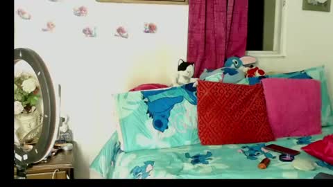 sweetkittyjohns online show from June 25, 2026, 5:23 am