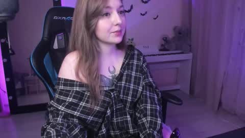 Lala online show from October 21, 2025, 9:04 pm