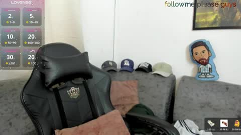 Snapshot of sweetlatinoboy chatting on June 7, 2026, 12:09 pm SWEETLATINBOY online show from June 7, 2026, 12:09 pm