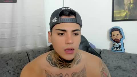 Snapshot of sweetlatinoboy chatting on June 26, 2026, 11:42 pm SWEETLATINBOY online show from June 26, 2026, 11:42 pm