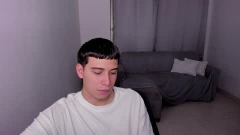 Snapshot of sweetlian_04 chatting on February 28, 2025, 2:42 am Lian online show from February 28, 2025, 2:42 am