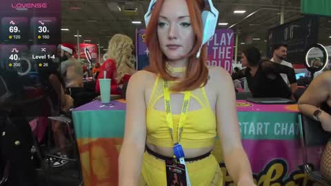 Snapshot of sweetlikestrawberrywine chatting on December 6, 2024, 11:14 pm Strawberry Wine online show from December 6, 2024, 11:14 pm