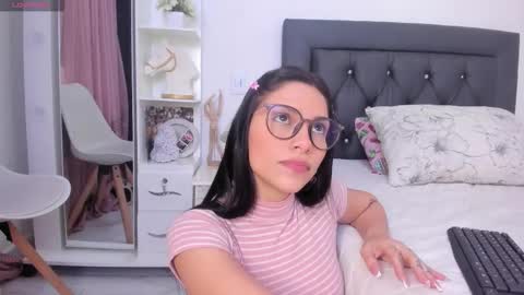 sweetnicky1 online show from December 4, 2025, 9:34 pm