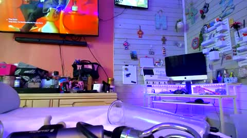 Snapshot of sweetnsexy95 chatting on February 23, 2025, 11:33 am WeAim2PZzz online show from February 23, 2025, 11:33 am