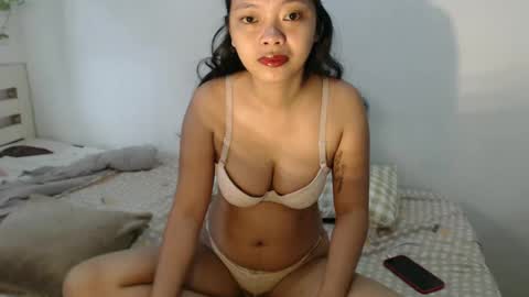 Snapshot of sweetpetitedates chatting on December 29, 2024, 3:33 am Agathababes online show from December 29, 2024, 3:33 am