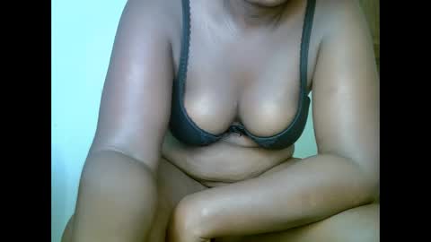 Snapshot of sweetrenne chatting on February 24, 2025, 4:49 am sweetrenne online show from February 24, 2025, 4:49 am