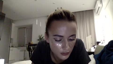 sweetsatalana online show from June 19, 2026, 7:17 pm