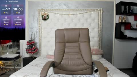 Snapshot of sweetsexangel chatting on January 11, 2025, 1:11 pm Goddess Allysse online show from January 11, 2025, 1:11 pm