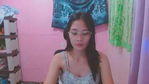 Mia online show from May 2, 2026, 12:21 pm