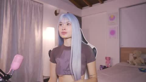 Cat independent model  online show from September 9, 2025, 1:05 am
