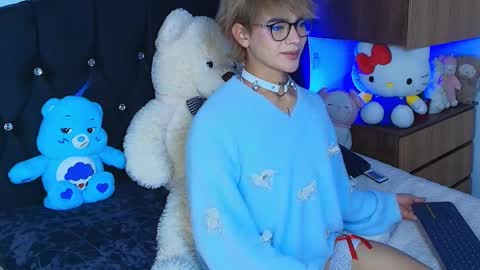 Neffer online show from November 25, 2025, 6:13 am