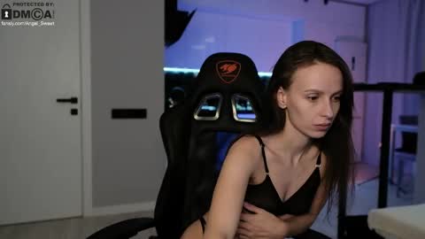 Snapshot of sweettooth20 chatting on September 26, 2025, 5:39 pm Leila and Alex online show from September 26, 2025, 5:39 pm