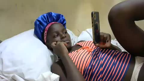 Snapshot of sweetvallerie chatting on February 13, 2025, 11:47 pm sweetvallerie online show from February 13, 2025, 11:47 pm