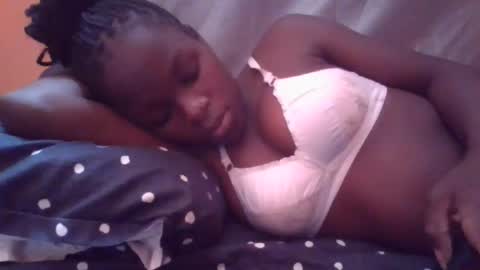 sweetvallerie online show from March 25, 2026, 9:37 am