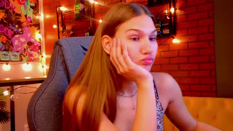 Snapshot of sweety_emilya chatting on May 11, 2026, 5:46 am Emily online show from May 11, 2026, 5:46 am