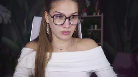 Snapshot of sweety_emilya chatting on May 19, 2026, 9:26 am Emily online show from May 19, 2026, 9:26 am
