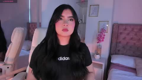 sweety nicole 3 online show from May 17, 2026, 2:46 pm