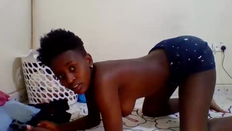 Snapshot of sweety_petite chatting on October 22, 2025, 8:14 am sweety_petite online show from October 22, 2025, 8:14 am