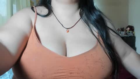 Snapshot of sweewoman_ chatting on February 2, 2025, 9:45 pm Miranda online show from February 2, 2025, 9:45 pm