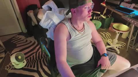 Snapshot of switchdean chatting on May 13, 2026, 6:00 am Switch online show from May 13, 2026, 6:00 am