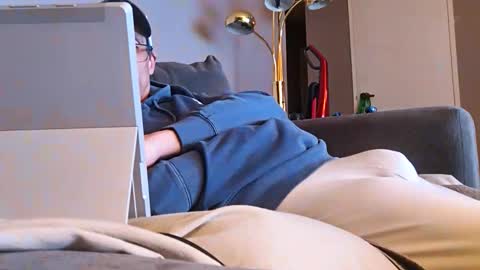 swontguy2025 online show from March 9, 2026, 6:28 am