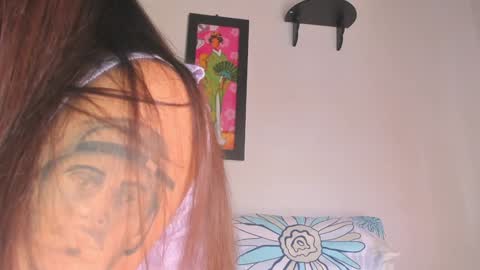 Lilly  online show from December 19, 2024, 8:02 pm