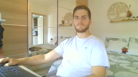 syl092 online show from October 20, 2025, 11:54 am