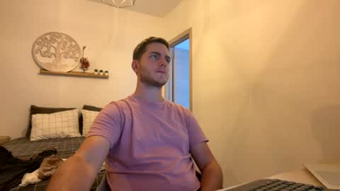 syl092 online show from June 6, 2026, 4:23 pm