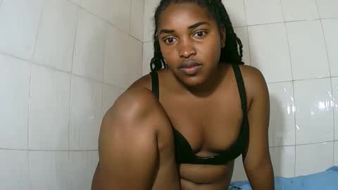 Snapshot of sylviasexy27 chatting on February 18, 2025, 12:15 am sylviasexy27 online show from February 18, 2025, 12:15 am