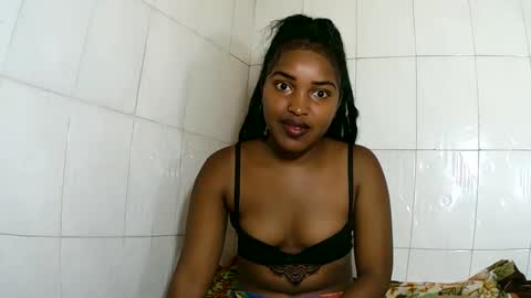 Snapshot of sylviasexy27 chatting on February 21, 2025, 1:22 am sylviasexy27 online show from February 21, 2025, 1:22 am