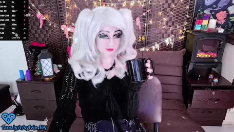 Snapshot of sylvie_fey chatting on December 31, 2024, 11:39 pm Sylvie online show from December 31, 2024, 11:39 pm