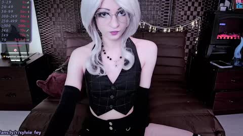 Snapshot of sylvie_fey chatting on January 18, 2025, 12:57 am Sylvie online show from January 18, 2025, 12:57 am