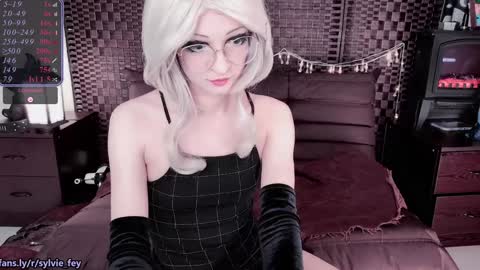 Snapshot of sylvie_fey chatting on January 19, 2025, 12:38 am Sylvie online show from January 19, 2025, 12:38 am