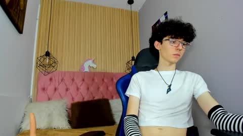 Snapshot of syriussz chatting on February 9, 2026, 8:24 pm Syriussz online show from February 9, 2026, 8:24 pm