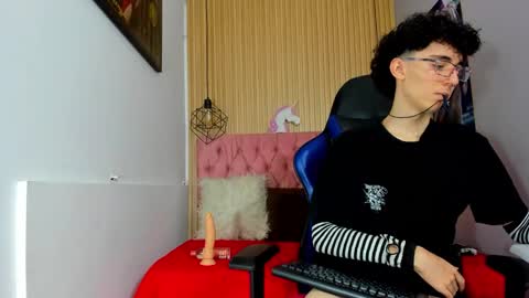 Snapshot of syriussz chatting on February 13, 2026, 7:43 pm Syriussz online show from February 13, 2026, 7:43 pm