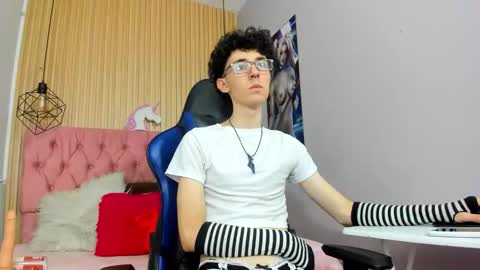 Snapshot of syriussz chatting on February 16, 2026, 7:32 pm Syriussz online show from February 16, 2026, 7:32 pm