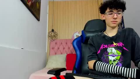 Snapshot of syriussz chatting on February 18, 2026, 7:32 pm Syriussz online show from February 18, 2026, 7:32 pm