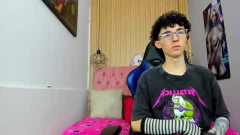 Snapshot of syriussz chatting on February 19, 2026, 7:32 pm Syriussz online show from February 19, 2026, 7:32 pm