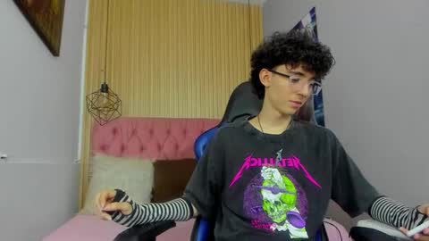 Snapshot of syriussz chatting on February 27, 2026, 7:25 pm Syriussz online show from February 27, 2026, 7:25 pm