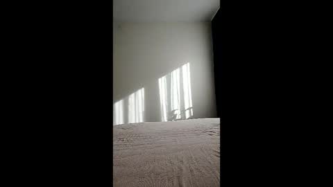 black sofa online show from March 5, 2026, 7:59 am