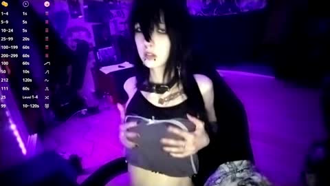 Lina online show from April 15, 2026, 7:58 pm