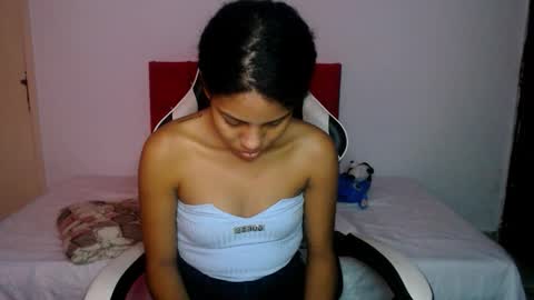 Tainara online show from October 19, 2025, 7:14 pm