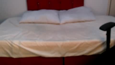 Tainara online show from November 8, 2025, 7:34 pm