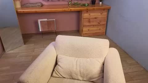 Lizzy online show from March 18, 2026, 6:27 am