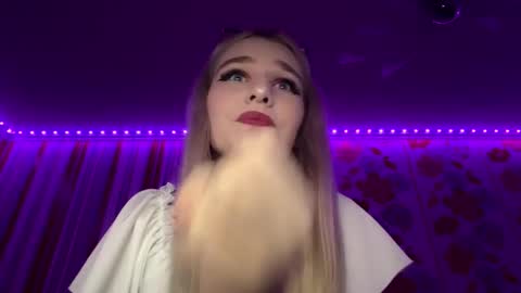 Mia online show from February 3, 2026, 2:22 pm