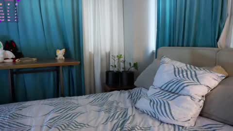 Molly online show from April 6, 2026, 3:04 am