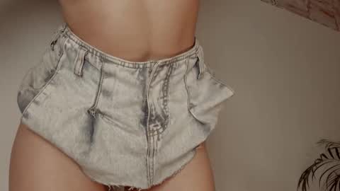 Snapshot of tamarathompsonn chatting on October 15, 2025, 5:07 am Tamara. online show from October 15, 2025, 5:07 am