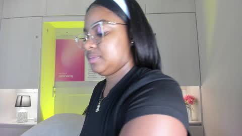 Snapshot of tamarazaki chatting on February 7, 2026, 7:39 pm Tami online show from February 7, 2026, 7:39 pm